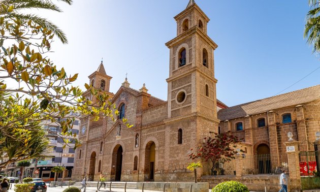 Rynek wtórny - Mieszkanie w bloku -
Torrevieja - Centro