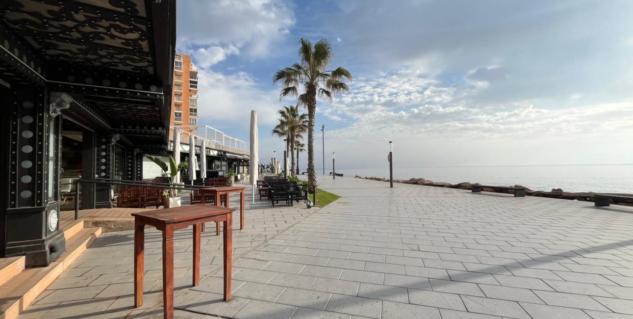 Rynek wtórny - Mieszkanie w bloku -
Torrevieja - Playa del Cura