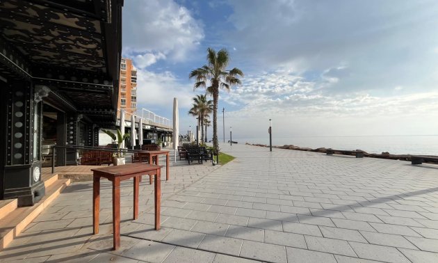 Rynek wtórny - Mieszkanie w bloku -
Torrevieja - Playa del Cura