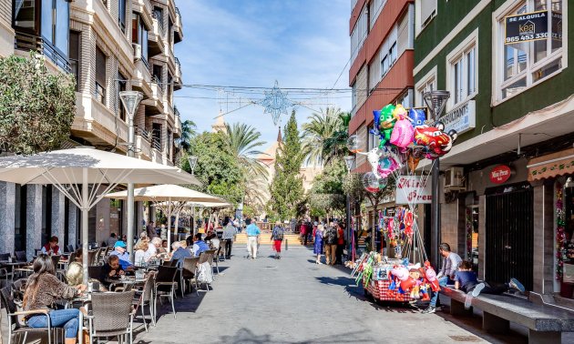 Rynek wtórny - Mieszkanie w bloku -
Torrevieja - Centro