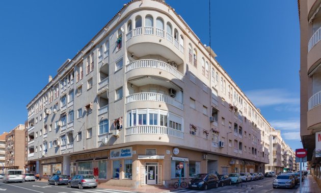 Rynek wtórny - Mieszkanie w bloku -
Torrevieja - Playa de los Naufragos