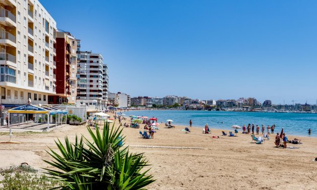 Rynek wtórny - Mieszkanie w bloku -
Torrevieja - Playa de los Naufragos