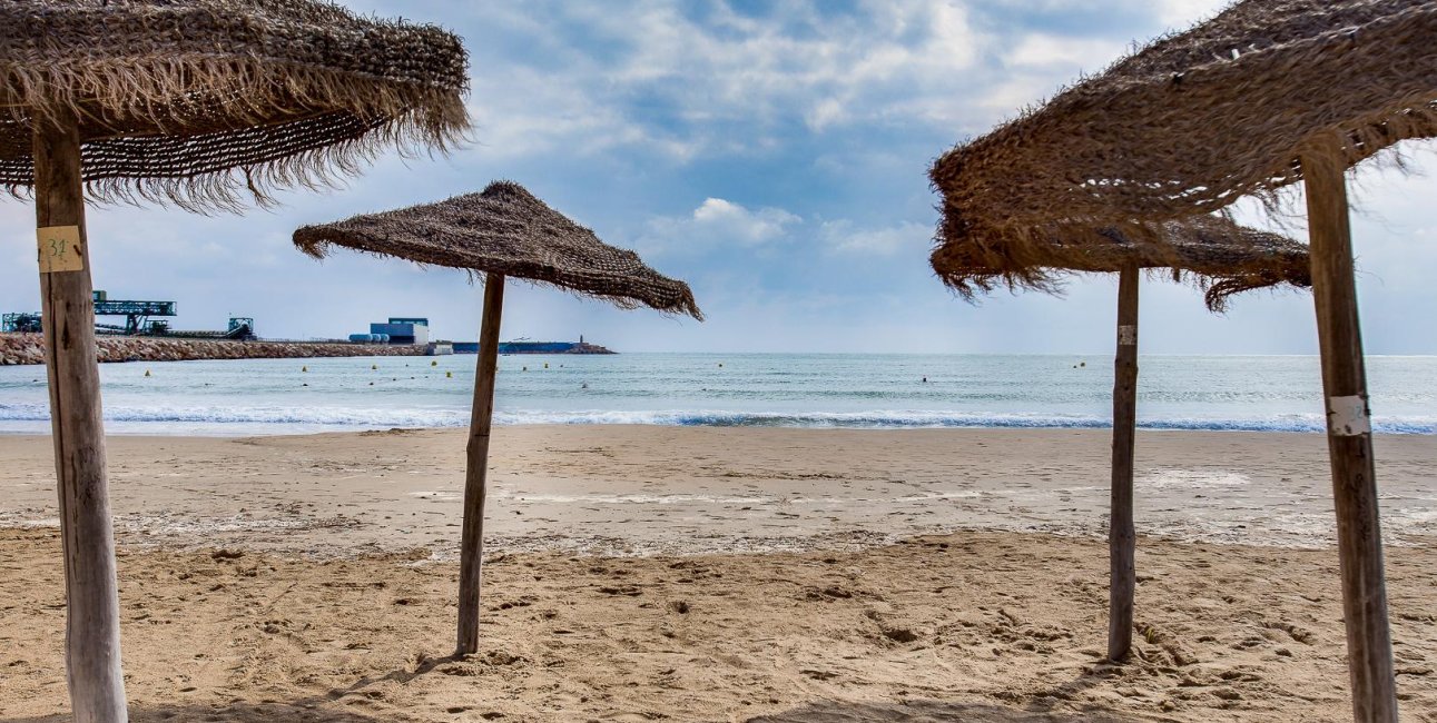 Rynek wtórny - Mieszkanie w bloku -
Torrevieja - Playa de los Naufragos