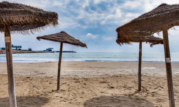 Rynek wtórny - Mieszkanie w bloku -
Torrevieja - Playa de los Naufragos