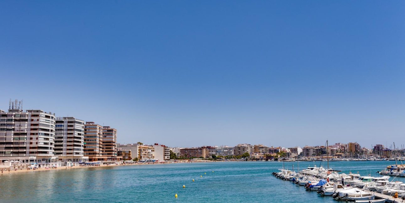 Rynek wtórny - Mieszkanie w bloku -
Torrevieja - Playa de los Naufragos