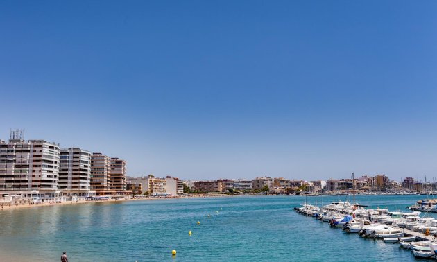 Rynek wtórny - Mieszkanie w bloku -
Torrevieja - Playa de los Naufragos