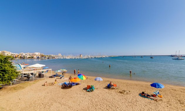 Rynek wtórny - Mieszkanie w bloku -
Torrevieja - Playa de los Naufragos