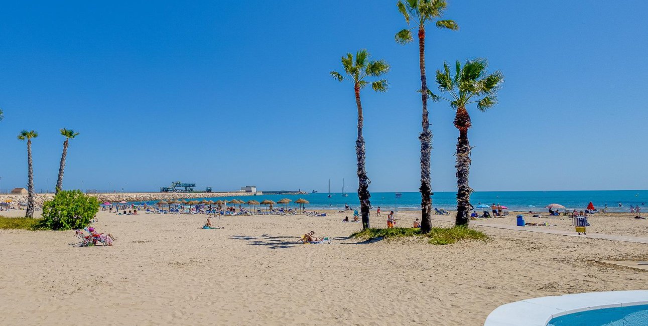 Rynek wtórny - Mieszkanie w bloku -
Torrevieja - Playa de los Naufragos