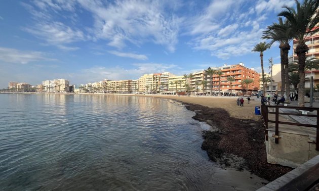 Rynek wtórny - Mieszkanie w bloku -
Torrevieja - Playa del Cura