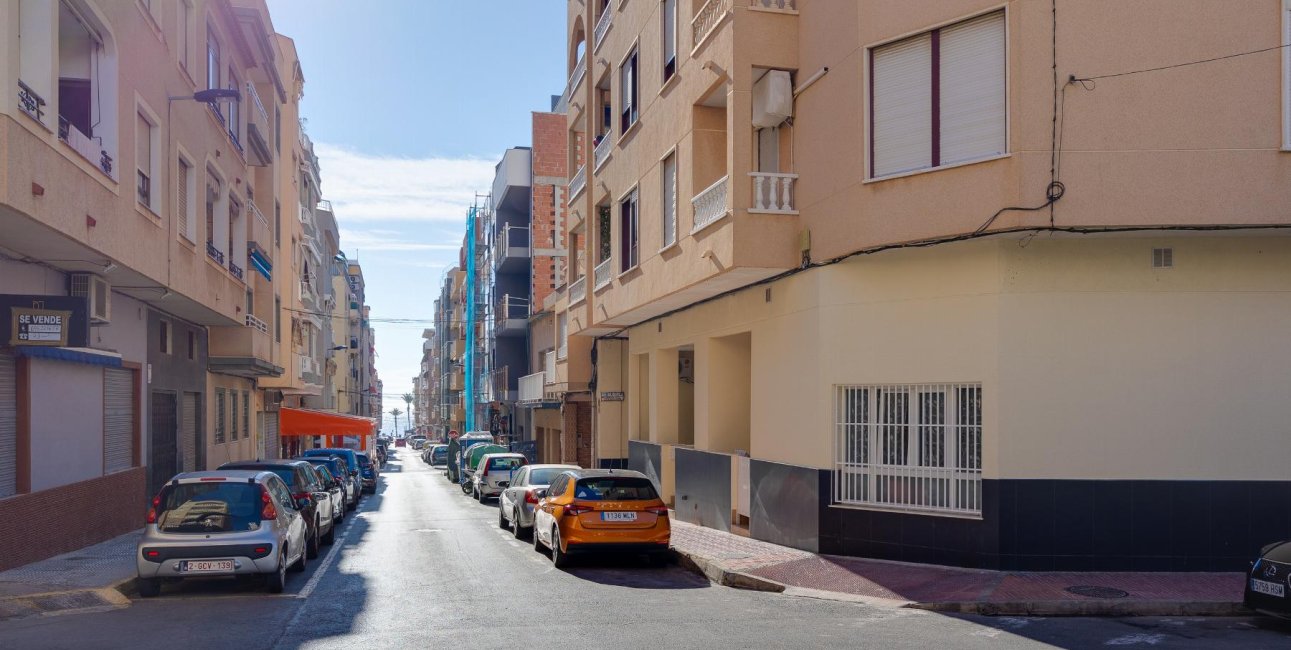 Rynek wtórny - Mieszkanie w bloku -
Torrevieja - Playa del Cura