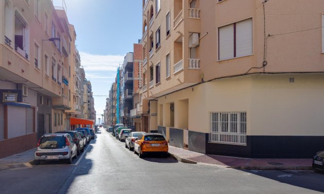 Rynek wtórny - Mieszkanie w bloku -
Torrevieja - Playa del Cura