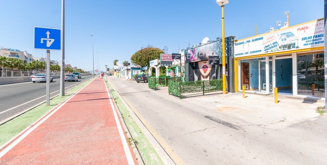 Rynek wtórny - Reklama w telewizji -
Orihuela Costa - La Regia