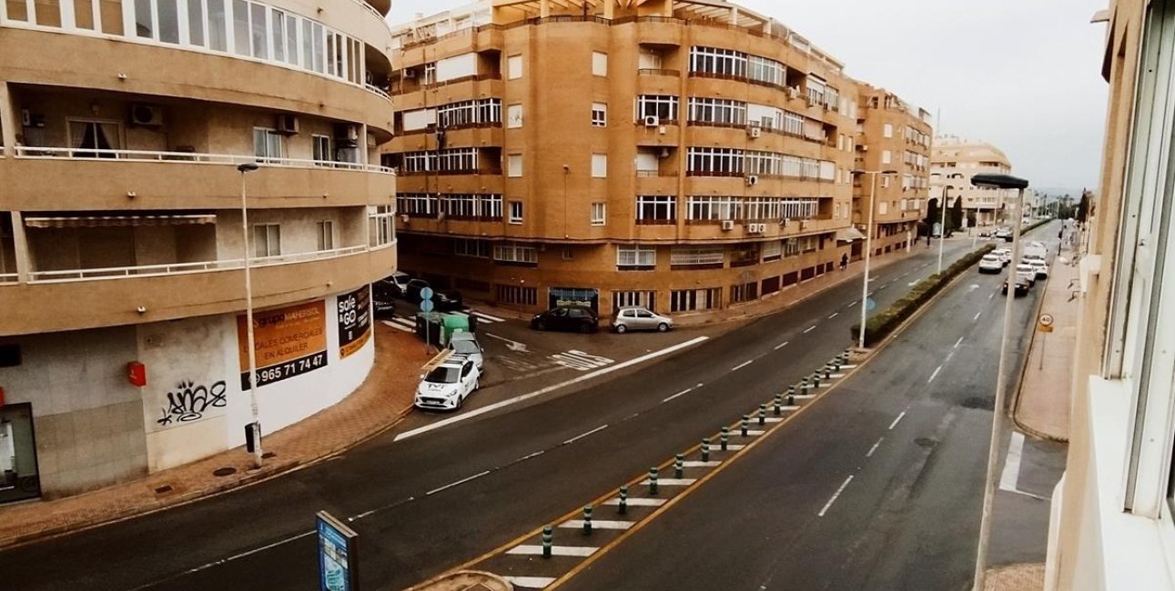 Rynek wtórny - Mieszkanie w bloku -
Torrevieja - Centro