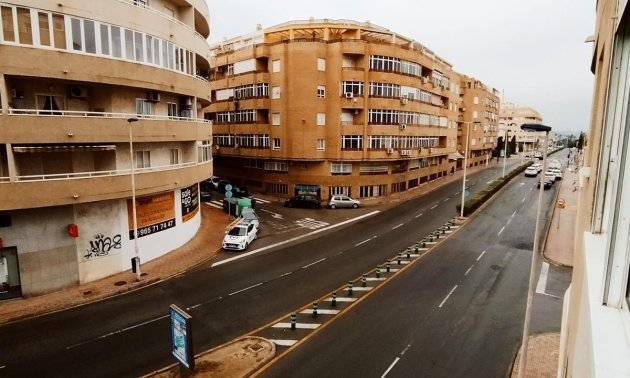 Rynek wtórny - Mieszkanie w bloku -
Torrevieja - Centro