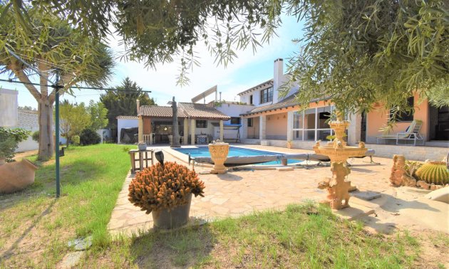 Resale - Villa -
Orihuela Costa - Villamartin