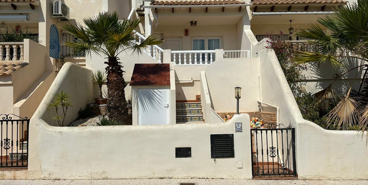 Resale - Bungalow -
Orihuela Costa