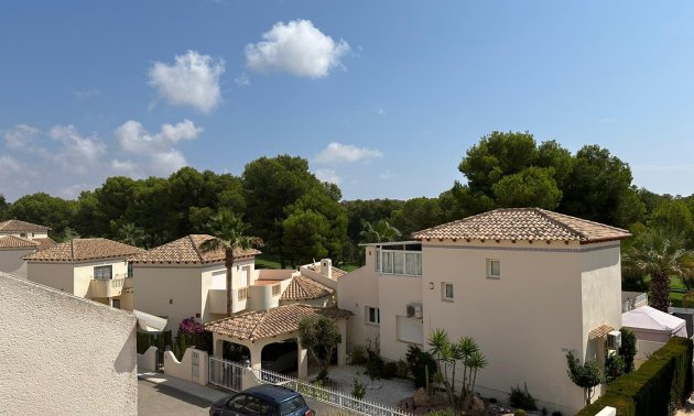 Resale - Bungalow -
Orihuela Costa