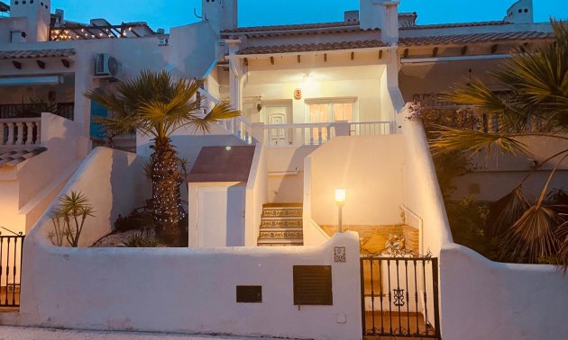 Resale - Bungalow -
Orihuela Costa