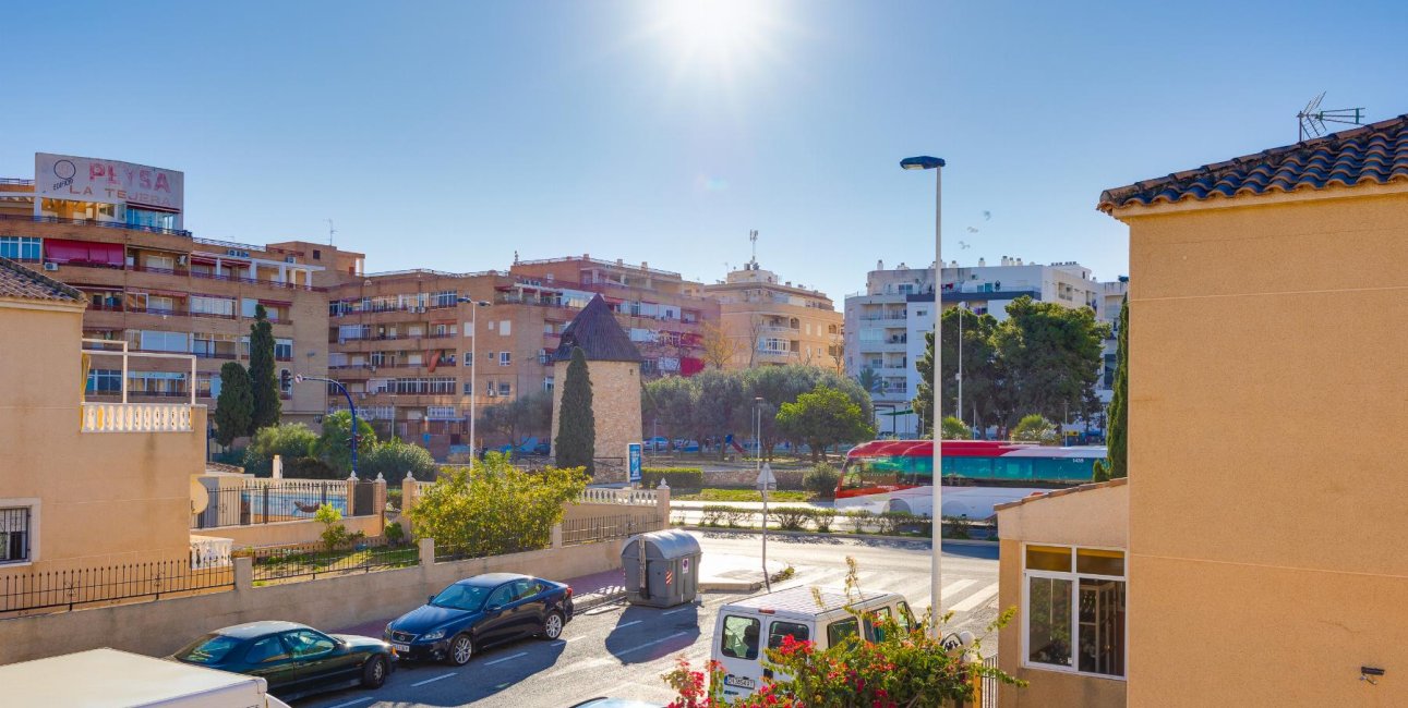 Rynek wtórny - Willa -
Torrevieja - Pueblo - Centro