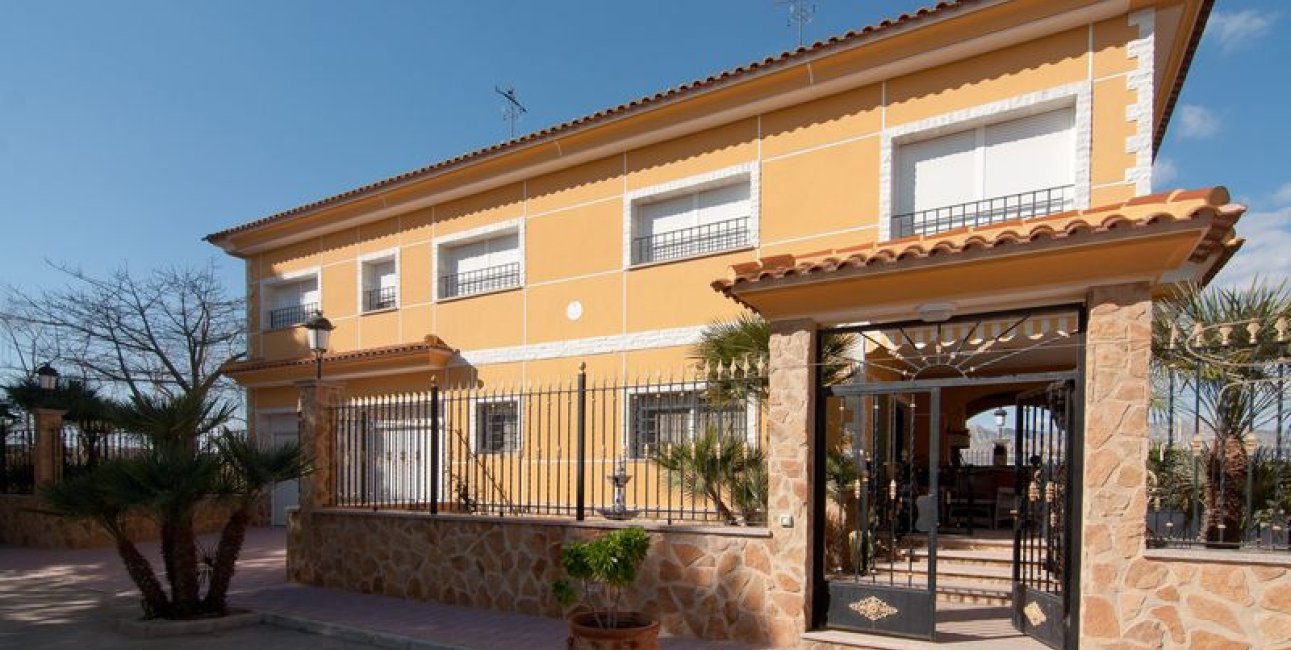 Resale - Villa -
La Murada