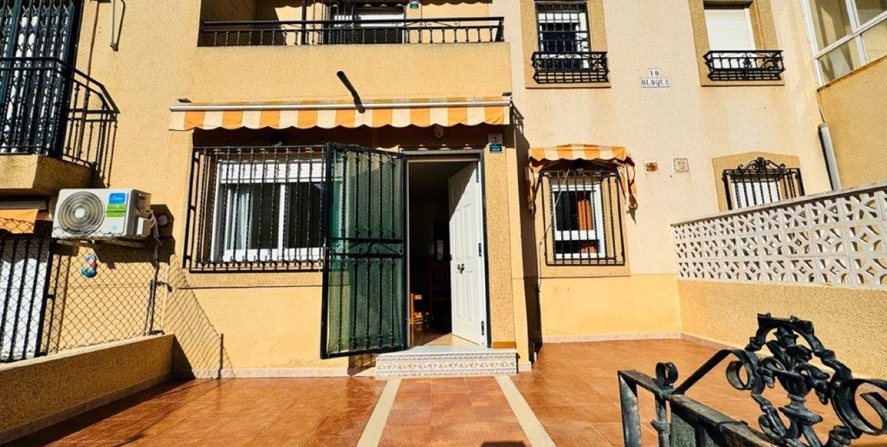 Resale - Duplex -
Torrevieja - La Rosaleda