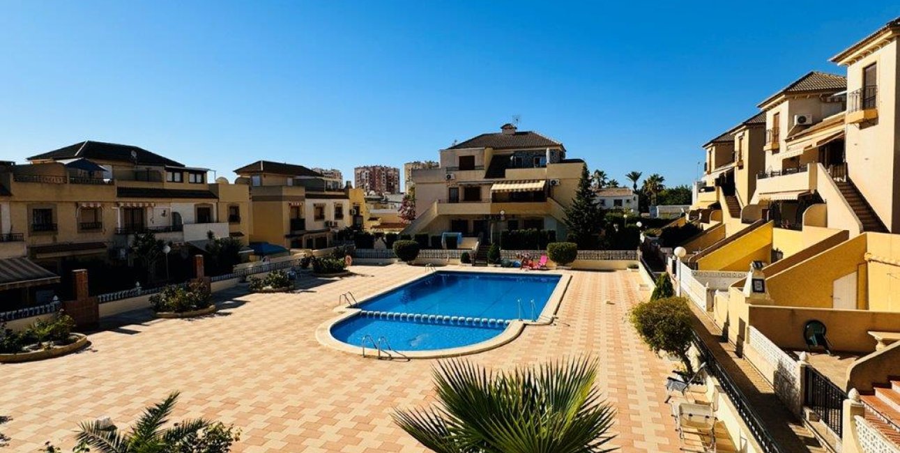 Resale - Duplex -
Torrevieja - La Rosaleda