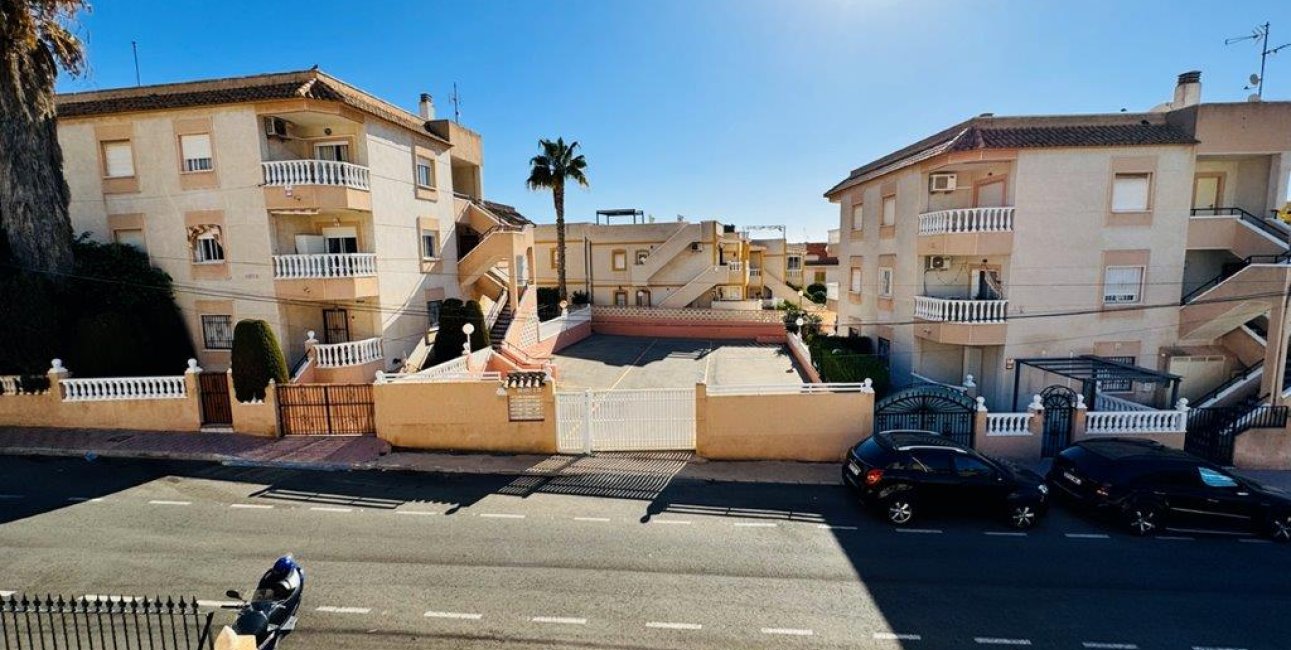 Resale - Duplex -
Torrevieja - La Rosaleda