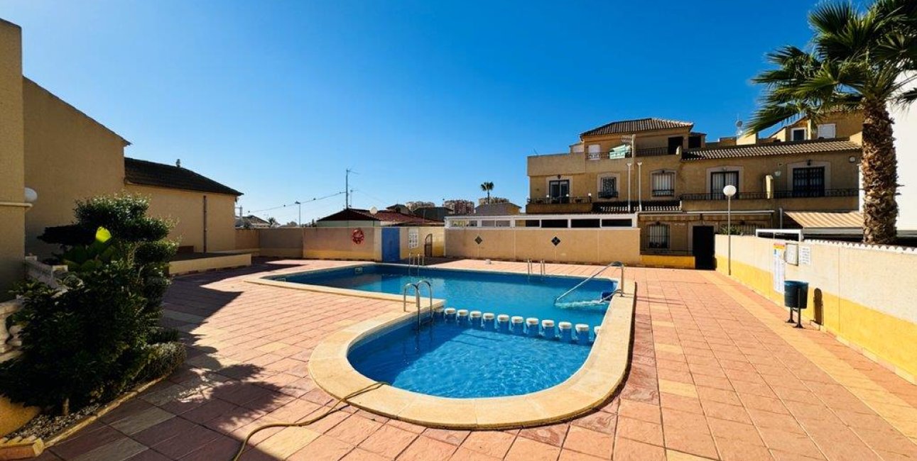 Resale - Duplex -
Torrevieja - La Rosaleda