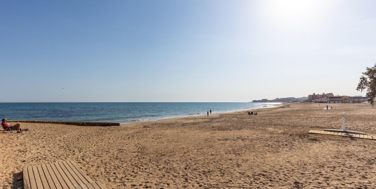 Rynek wtórny - Mieszkanie w bloku -
Torrevieja - La Mata pueblo