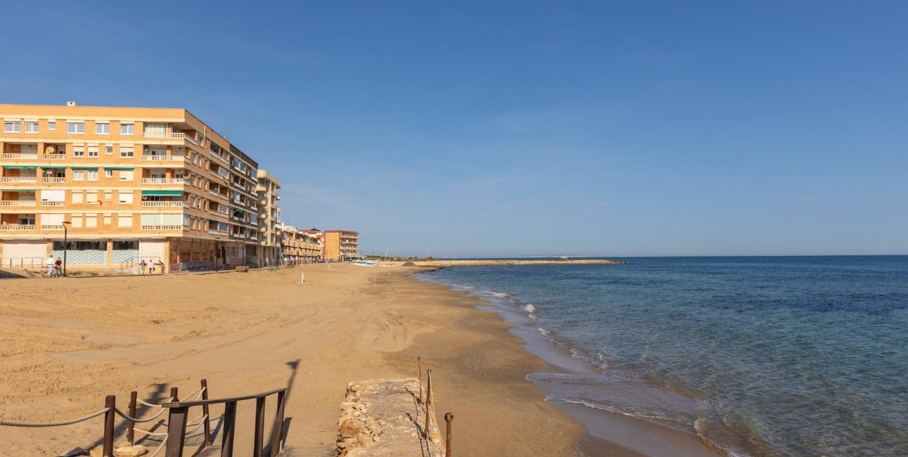 Resale - Apartment / flat -
Torrevieja - La Mata pueblo