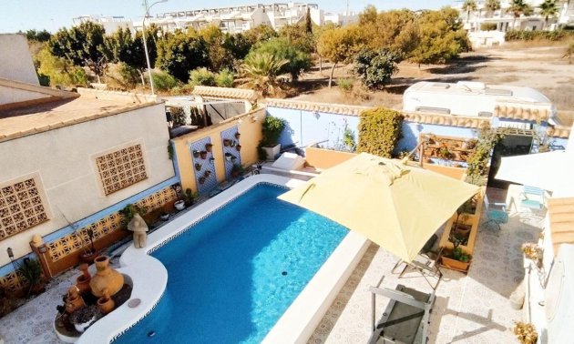 Reventa - Villa -
Orihuela Costa - Playa Flamenca