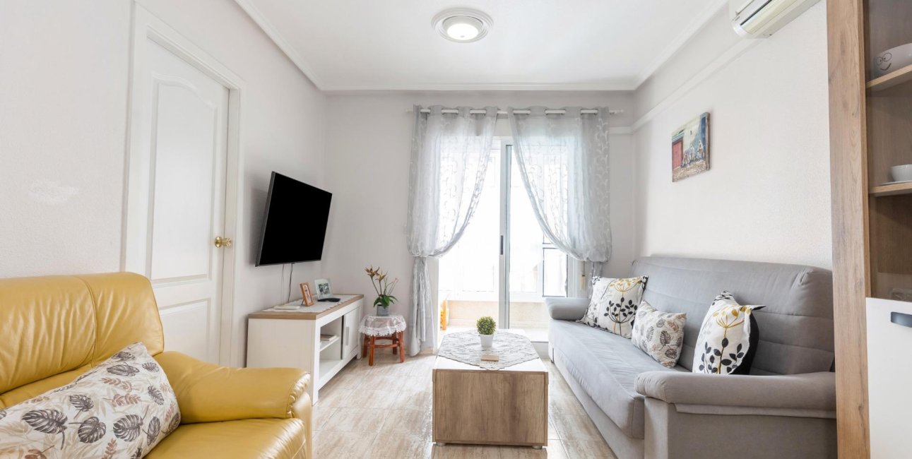 Resale - Apartment / flat -
Torrevieja - Centro