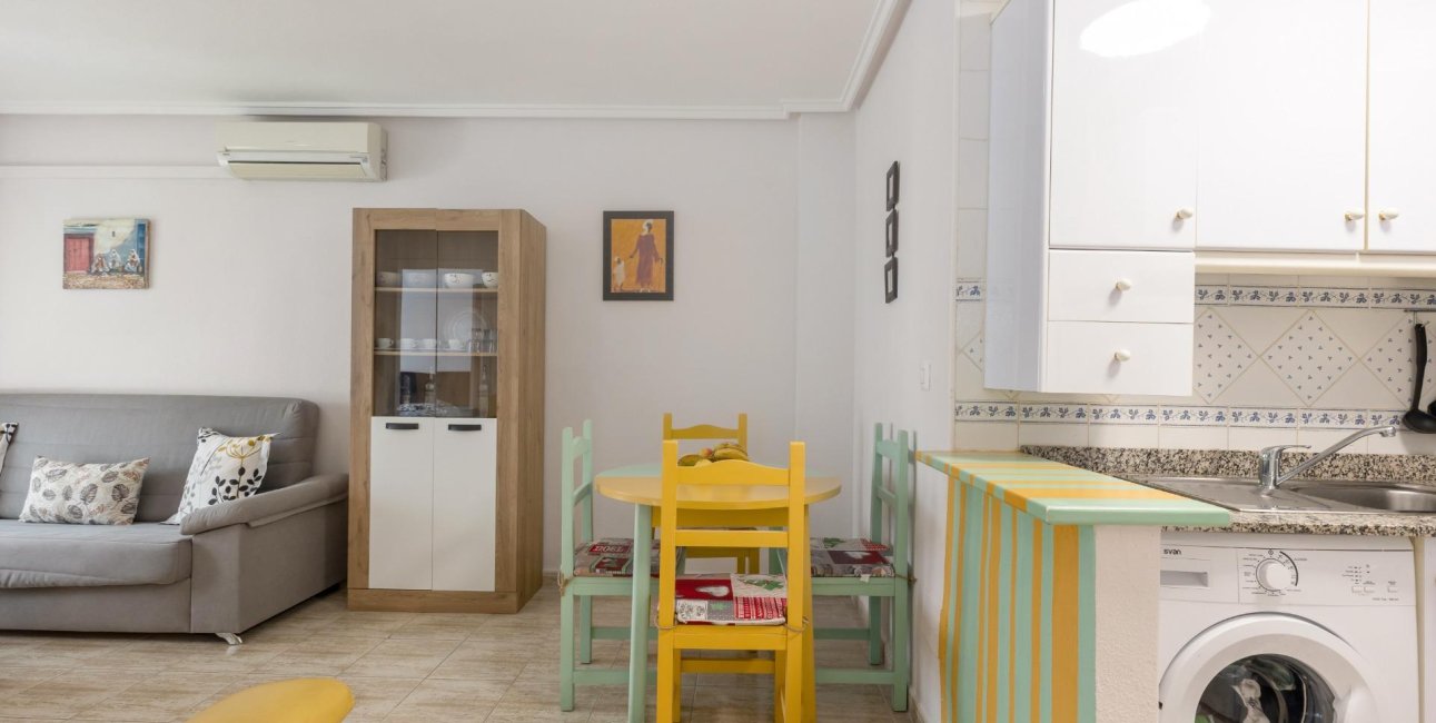 Resale - Apartment / flat -
Torrevieja - Centro