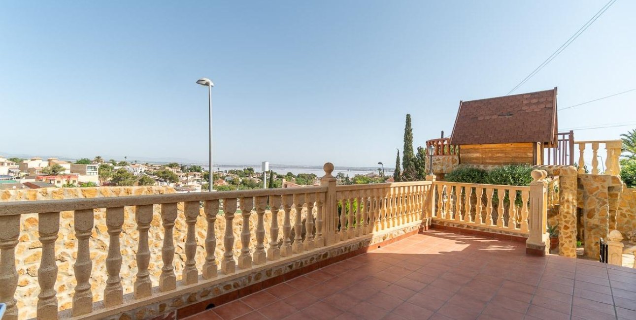 Resale - Villa -
Orihuela Costa - Los Balcones