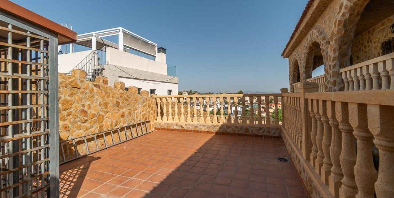 Resale - Villa -
Orihuela Costa - Los Balcones