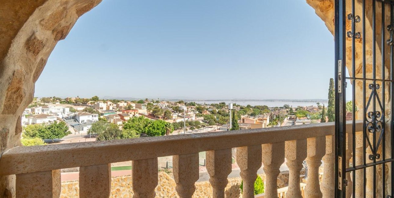 Resale - Villa -
Orihuela Costa - Los Balcones