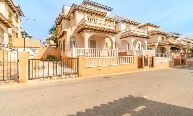 Resale - Villa -
Orihuela Costa - Los Dolses