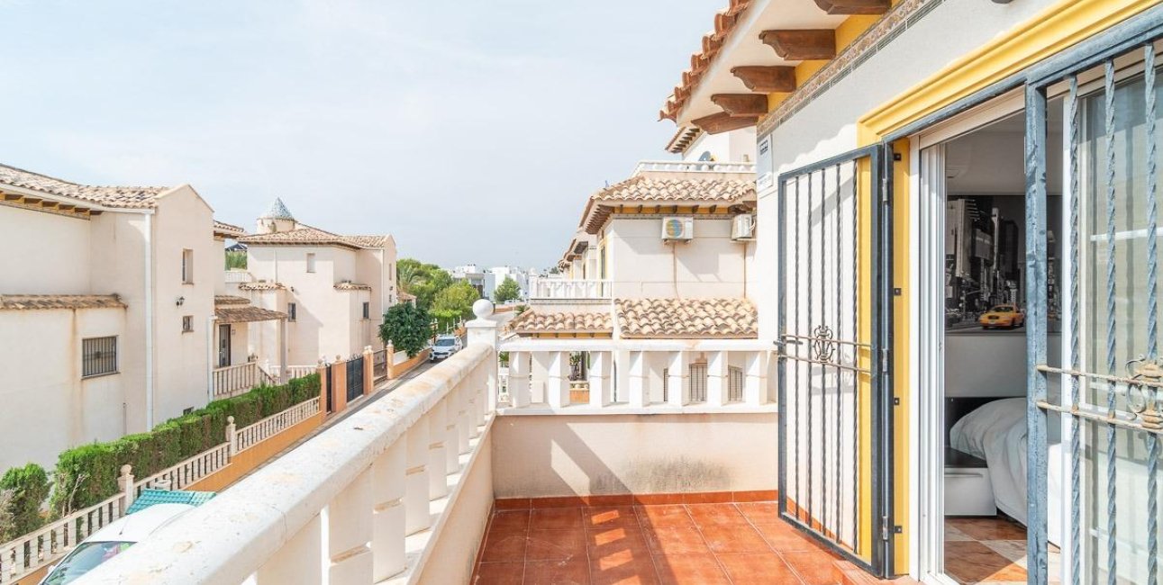 Resale - Villa -
Orihuela Costa - Los Dolses