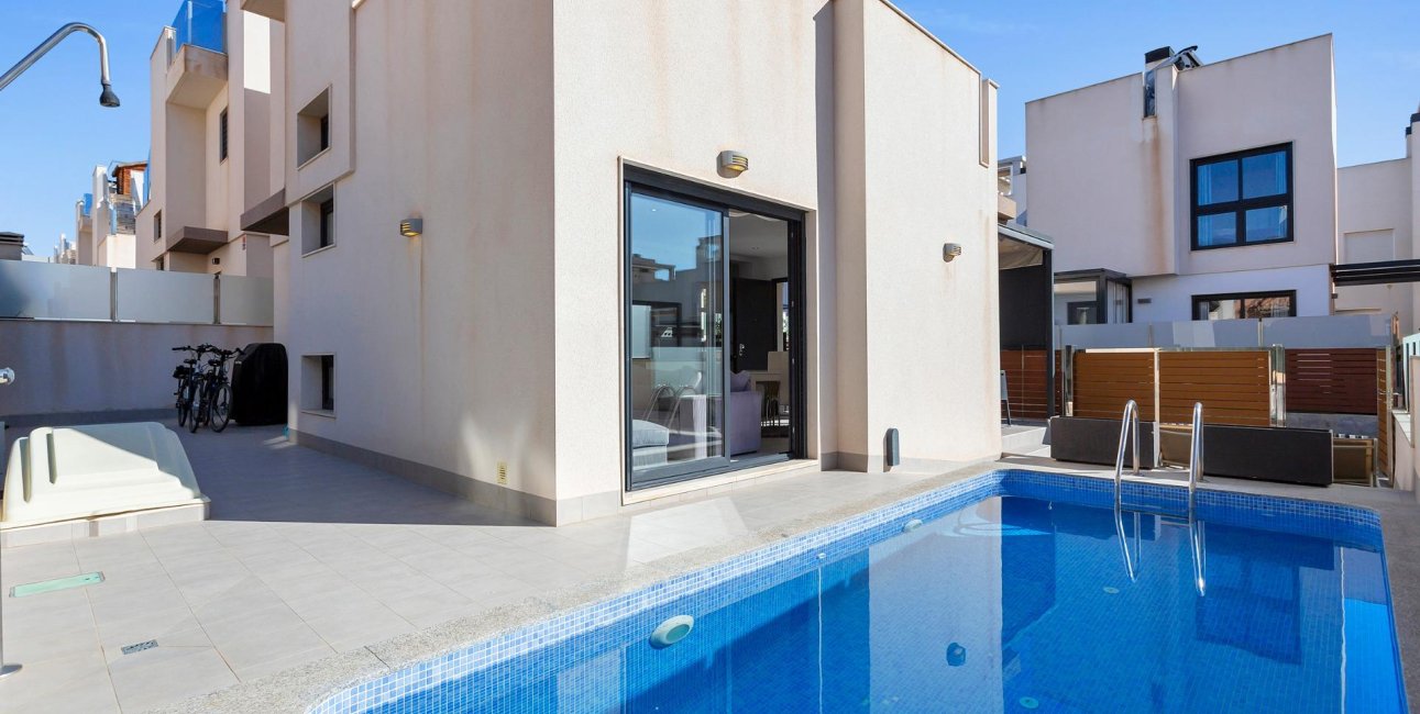 Reventa - Villa -
Torrevieja - Sector 25