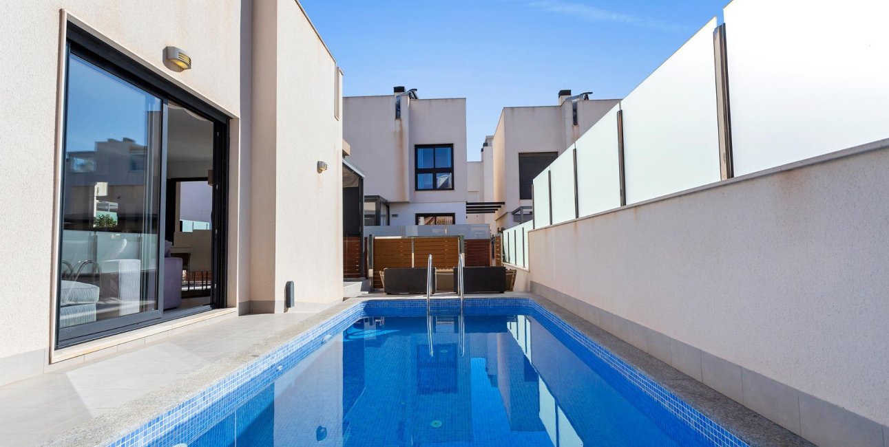 Reventa - Villa -
Torrevieja - Sector 25