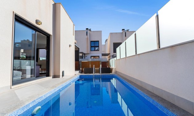 Resale - Villa -
Torrevieja - Sector 25