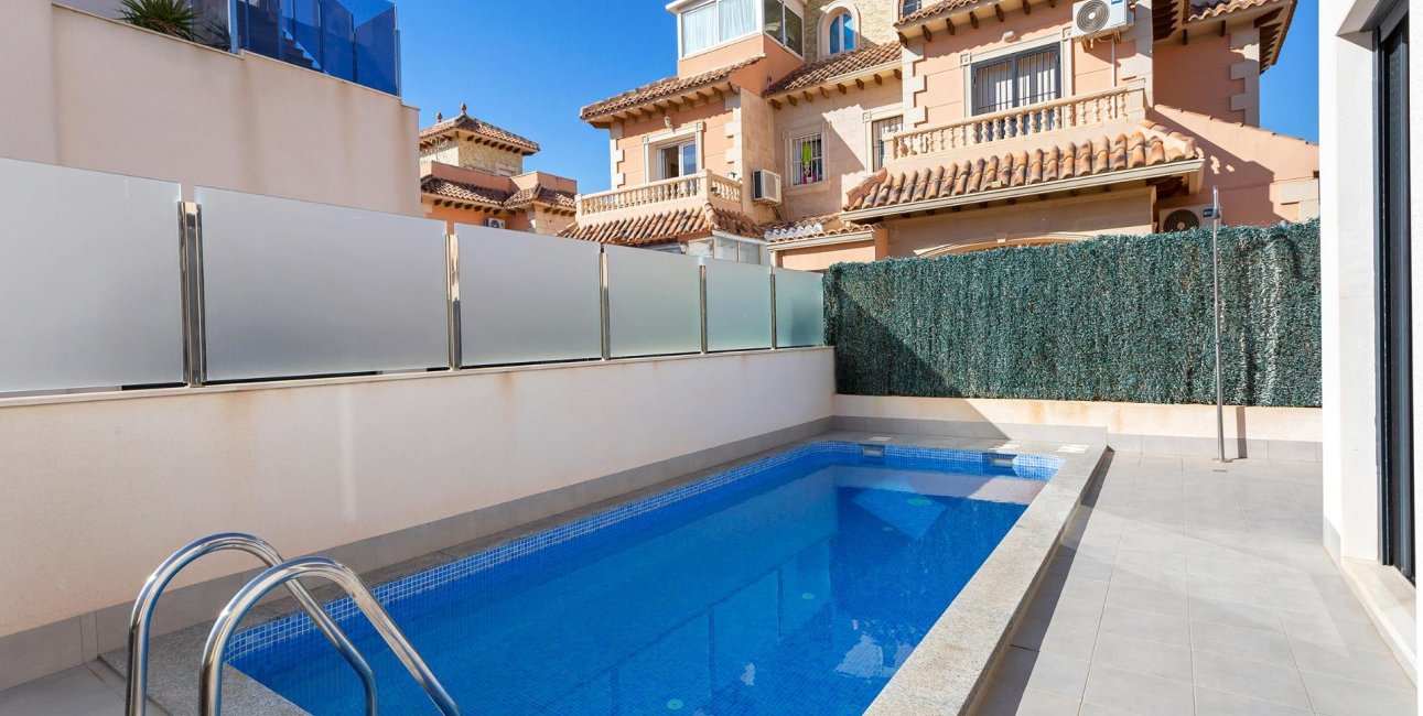 Resale - Villa -
Torrevieja - Sector 25