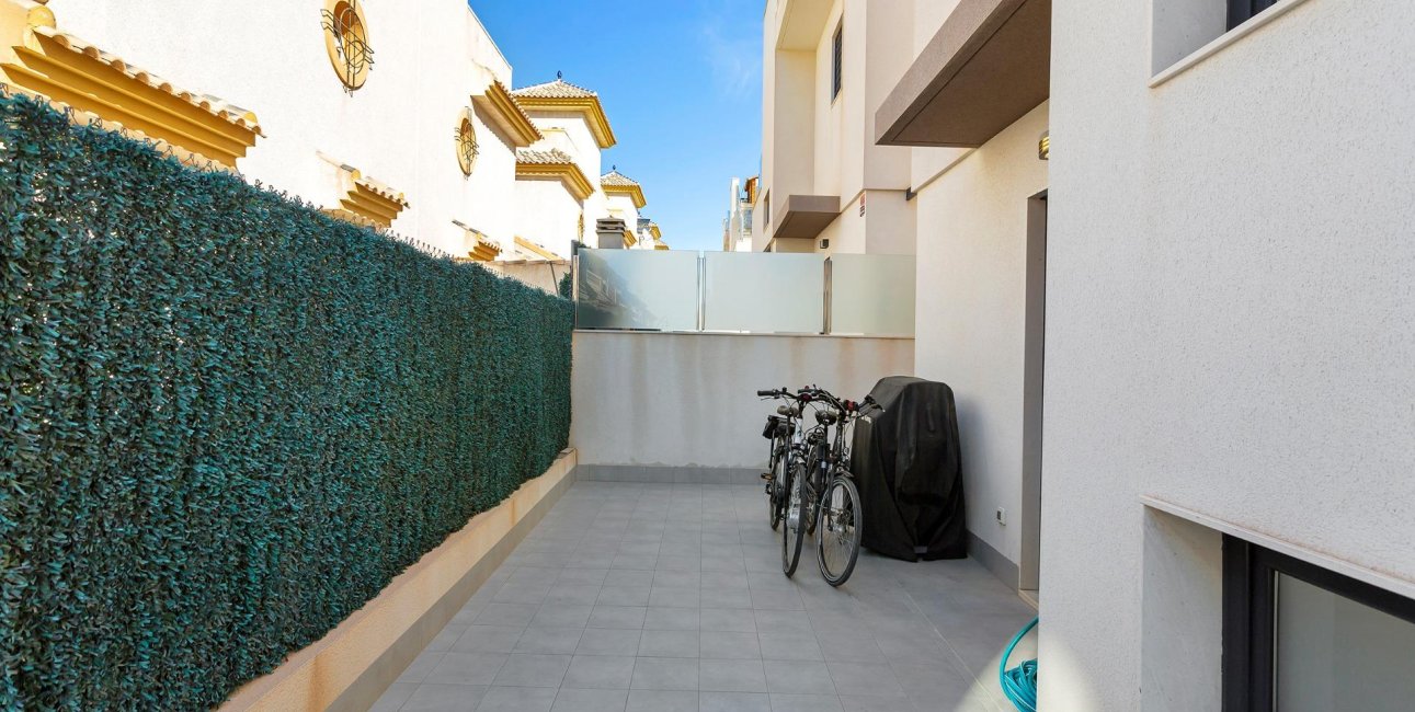 Resale - Villa -
Torrevieja - Sector 25