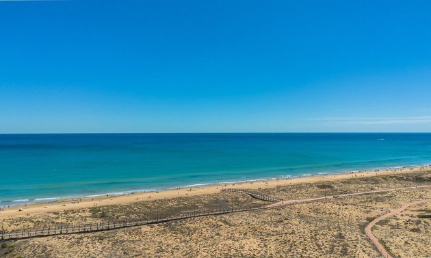 Reventa - Adosado -
Torrevieja - La Mata