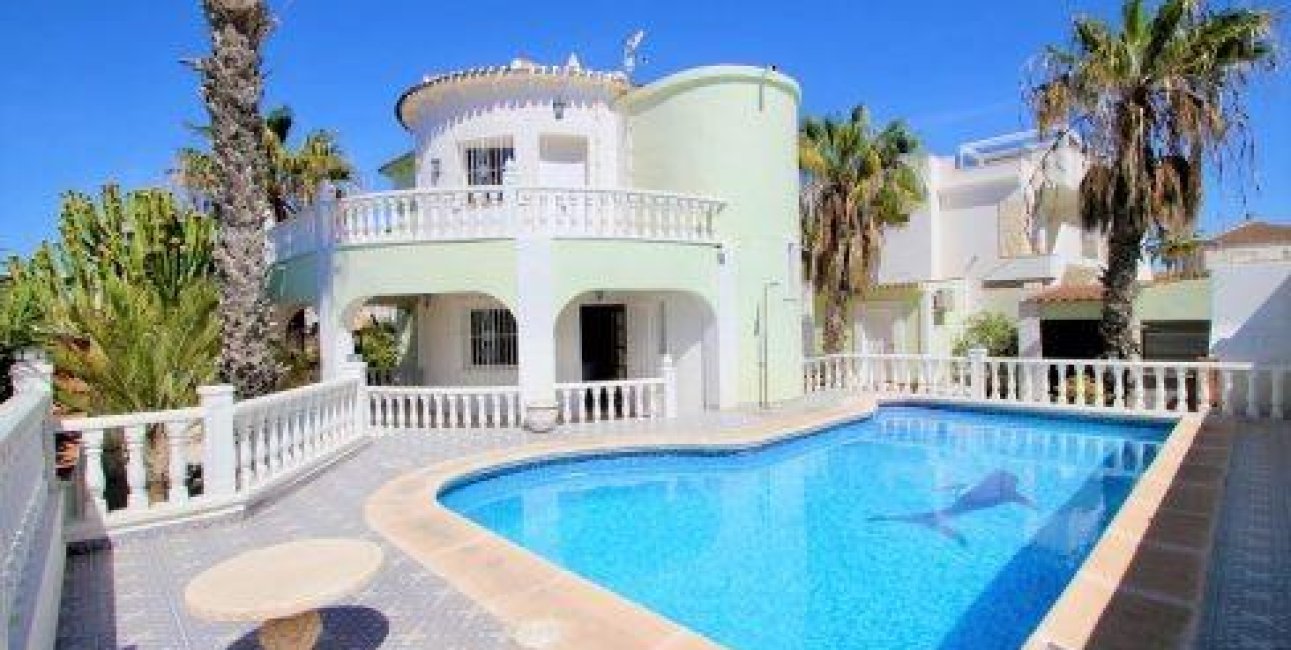 Resale - Villa -
Orihuela Costa - Villamartín