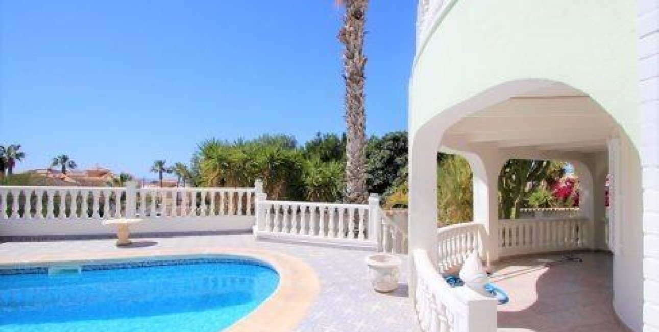 Resale - Villa -
Orihuela Costa - Villamartín