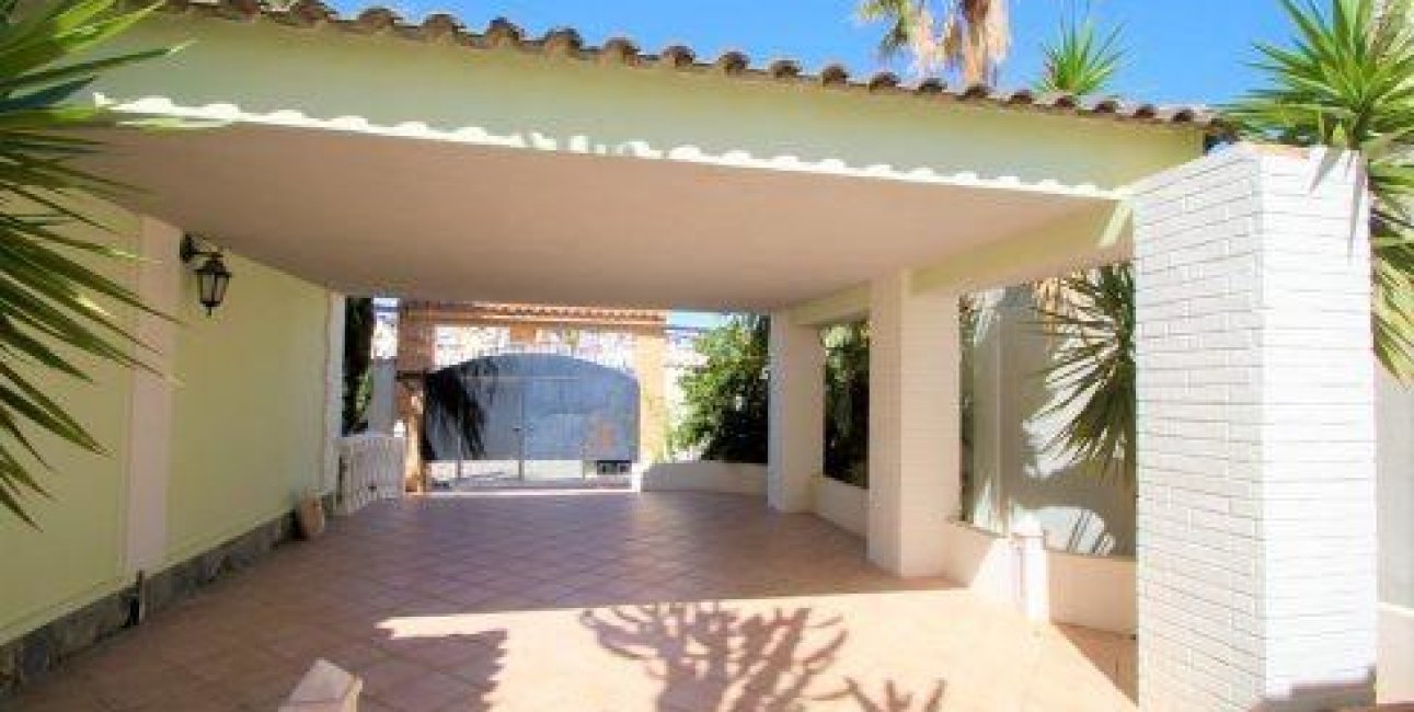 Resale - Villa -
Orihuela Costa - Villamartín