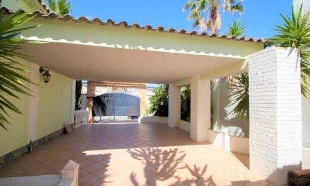 Resale - Villa -
Orihuela Costa - Villamartín