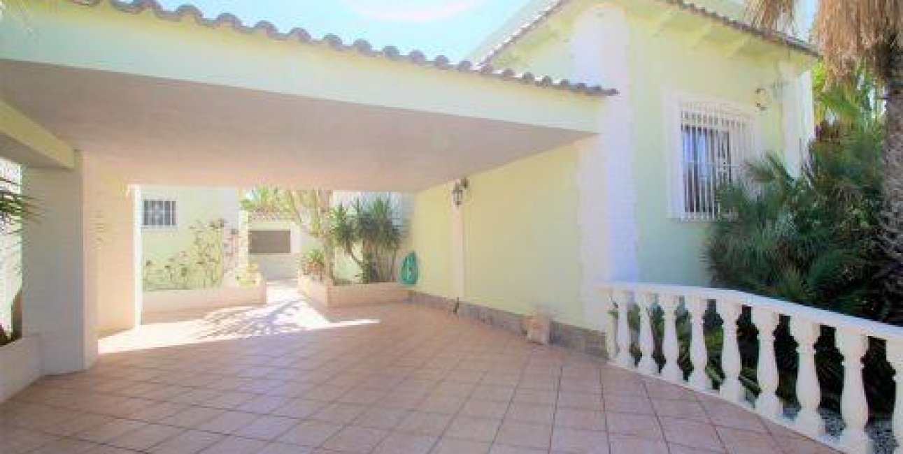 Resale - Villa -
Orihuela Costa - Villamartín