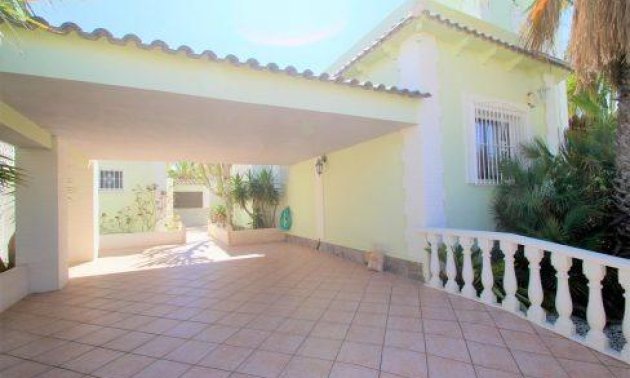 Resale - Villa -
Orihuela Costa - Villamartín